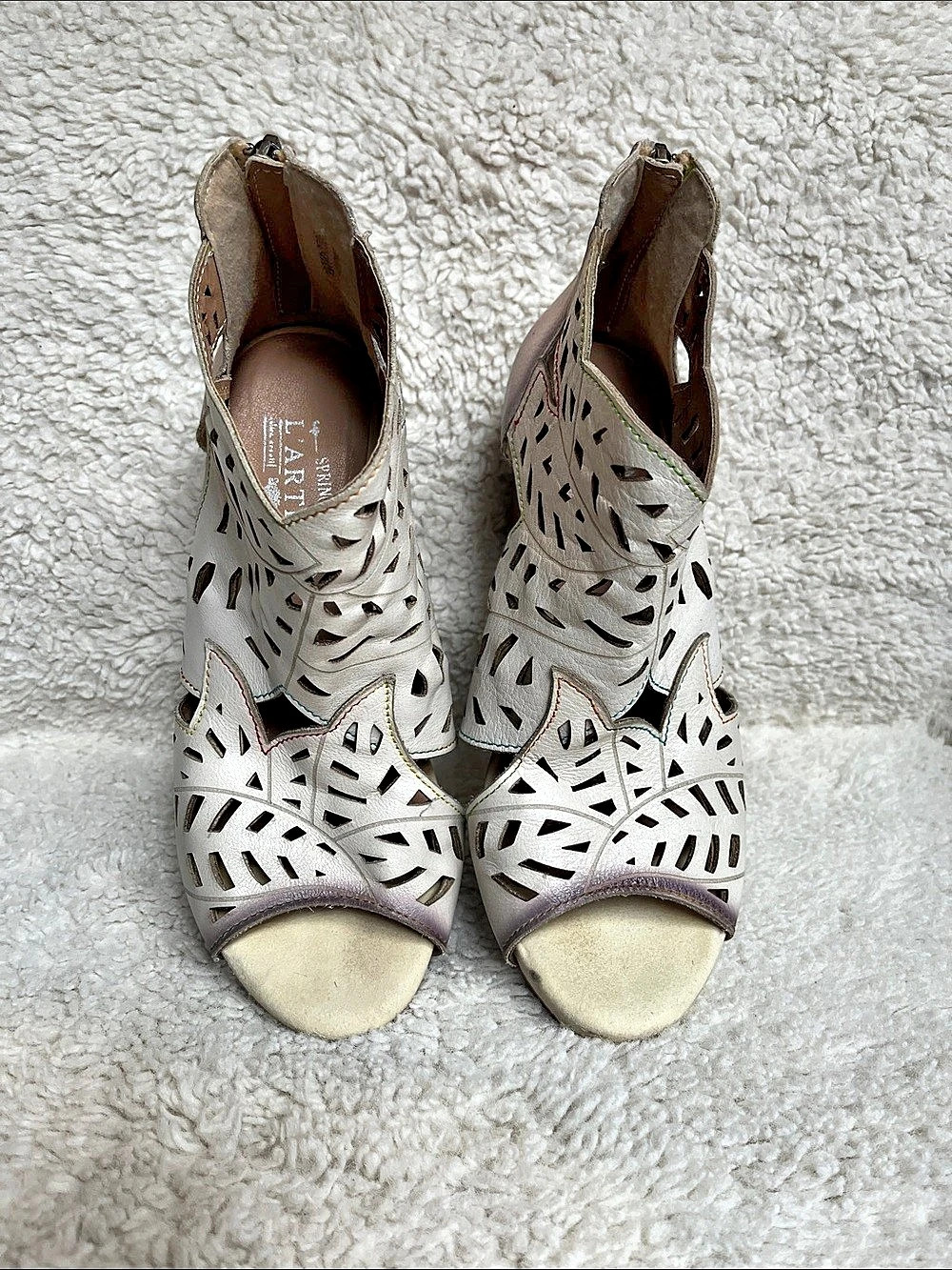 L'Artiste Lattice Cutout Heels in White & Pink EU 37.
